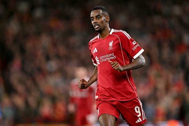 Alexander Isak bị phân tâm sau thương vụ chuyển đến Liverpool vào hè này. Ảnh: AFP