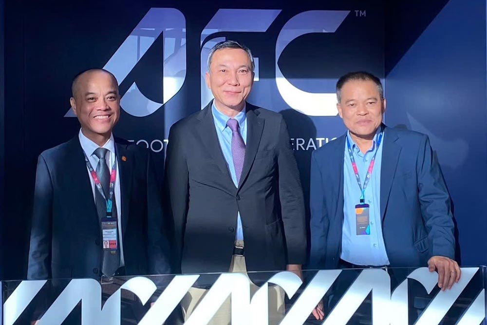 Ông Trần Quốc Tuấn (giữa) - Uỷ viên Thường vụ AFC, Chủ tịch VFF tham dự Lễ trao giải thưởng AFC 2025. Ảnh: VFF