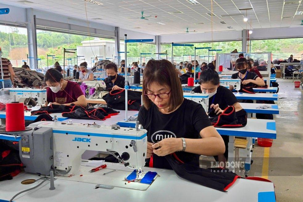 Với việc hình thành các cụm công nghiệp sẽ mở ra nhiều cơ hội việc làm. Ảnh: Nguyễn Hoàn.