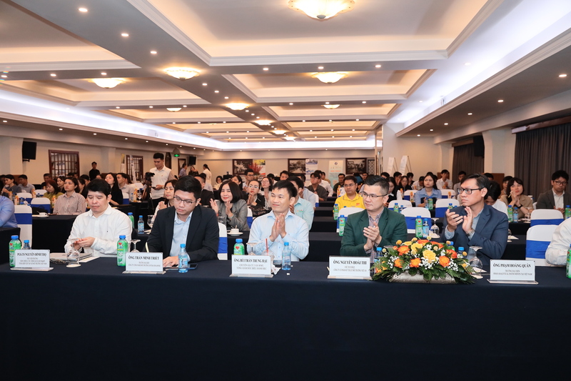 Các đại biểu tham dự hội thảo.