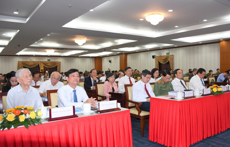 Hơn 300 đại biểu là các nhà khoa học, Lãnh đạo các ban, bộ, ngành, Trung ương và địa phương tham dự hội thảo. Ảnh: Minh Khuê.