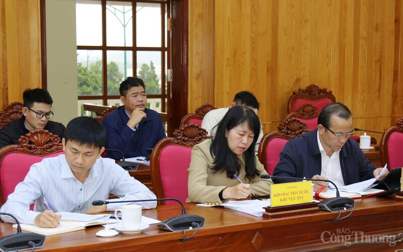 Các đại biểu tham dự cuộc họp