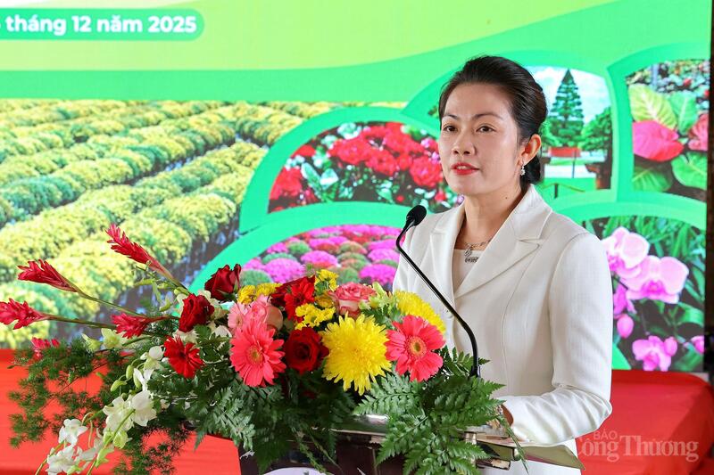 Bà Nguyễn Thị Uyên Trang - Giám đốc Sở Văn hóa, Thể thao và Du lịch Đồng Tháp phát biểu tại họp báo.