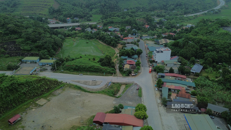 Nút giao IC 16 nối với Quốc lộ 279 tại Lào Cai. Ảnh: Đinh Đại