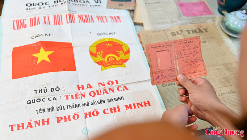 Trong ảnh là tấm poster tuyên truyền 1976 với nội dung: Ngày 25/4/1976: Tổng tuyển cử bầu Quốc hội chung trong cả nước lần đầu tiên sau ngày đất nước thống nhất, Nhân dân hai miền Nam - Bắc cùng tham gia bầu cử một Quốc hội duy nhất. Đây cũng là kỳ Quốc hội quan trọng với quyết định lịch sử vào ngày 2/7/1976 là đổi tên nước Việt Nam Dân chủ Cộng hòa thành Cộng hòa Xã hội chủ nghĩa Việt Nam, đánh dấu sự thống nhất đất nước về mặt nhà nước, đồng thời thông qua nhiều văn bản pháp lý quan trọng như Hiến pháp 1980, quy định về Quốc kỳ, Quốc huy, Quốc ca, Thủ đô Hà Nội và quyết định đổi tên Sài Gòn thành TP. Hồ Chí Minh, mở ra kỷ nguyên mới cho đất nước sau thống nhất.