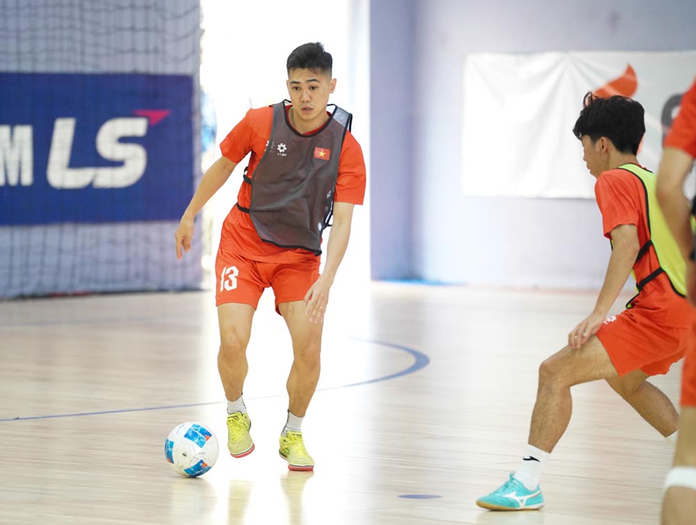 Đội tuyển futsal Việt Nam tập luyện với cường độ cao. Ảnh: VFF
