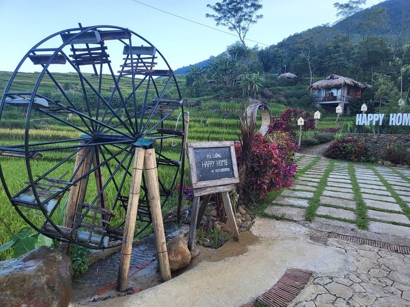 Pù Luông được thiên nhiên ban tặng cho cảnh quan đa dạng, khí hậu trong lành cùng kho tàng văn hóa truyền thống phong phú đã thu hút rất đông khách du lịch. Ảnh: Trường Giang