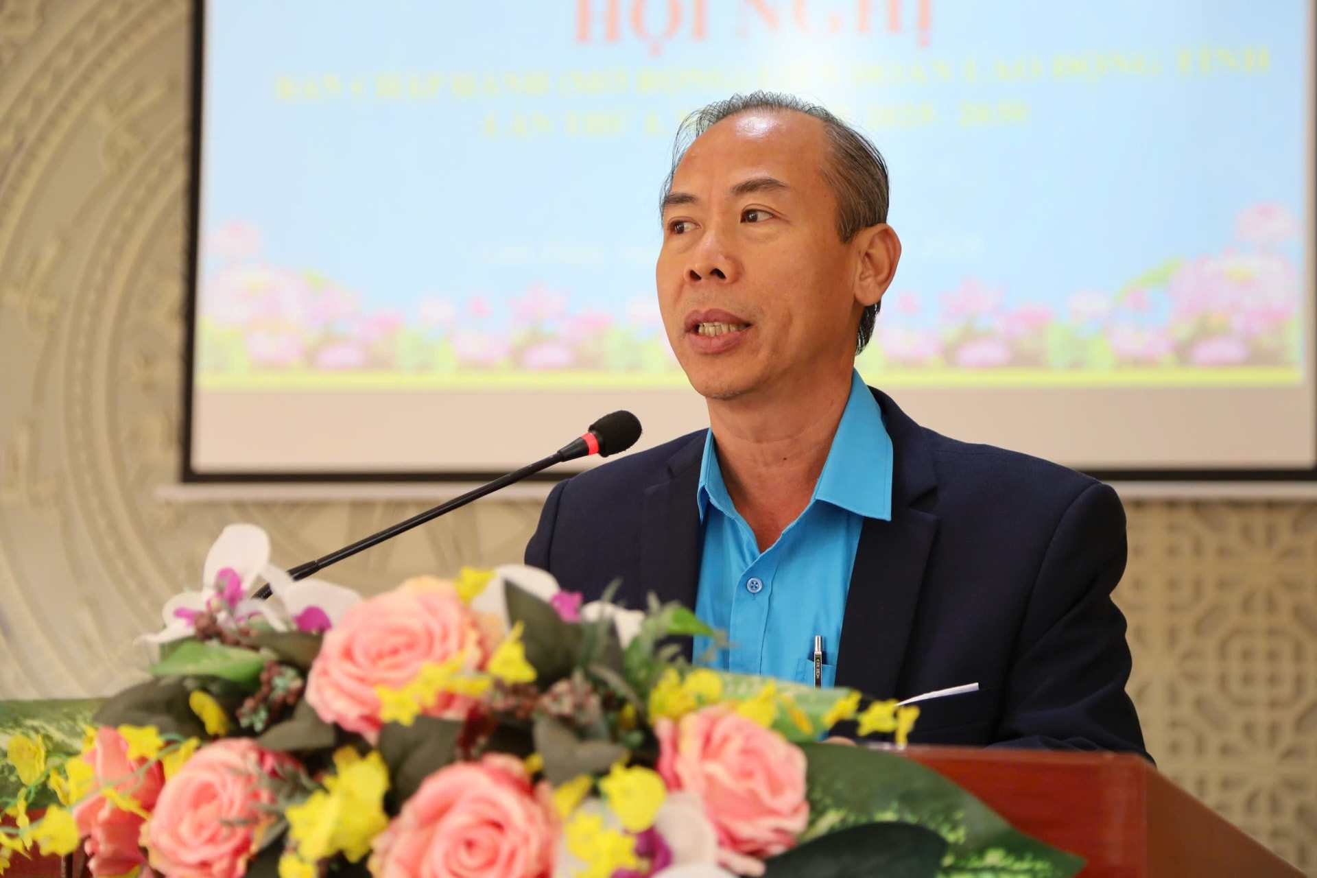 Phó Chủ tịch Ủy ban MTTQ Việt Nam tỉnh, Chủ tịch Liên đoàn Lao động tỉnh Lâm Đồng phát biểu tại Hội nghị. Ảnh: Linh Thư