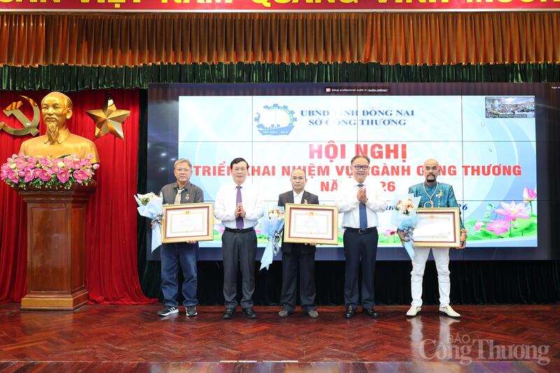 Trao tặng danh hiệu Nghệ nhân ưu tú cho 3 cá nhân