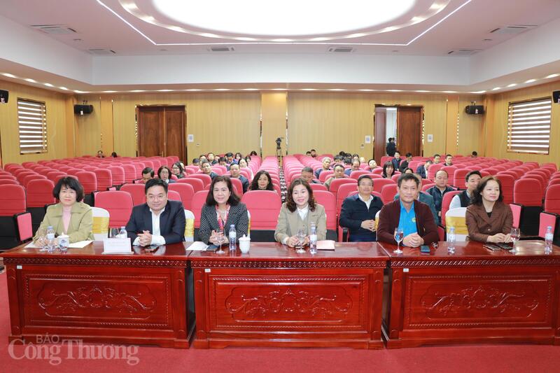 Các đại biểu tham dự hội nghị tại điểm cầu Bộ Công Thương. Ảnh: Thanh Tuấn