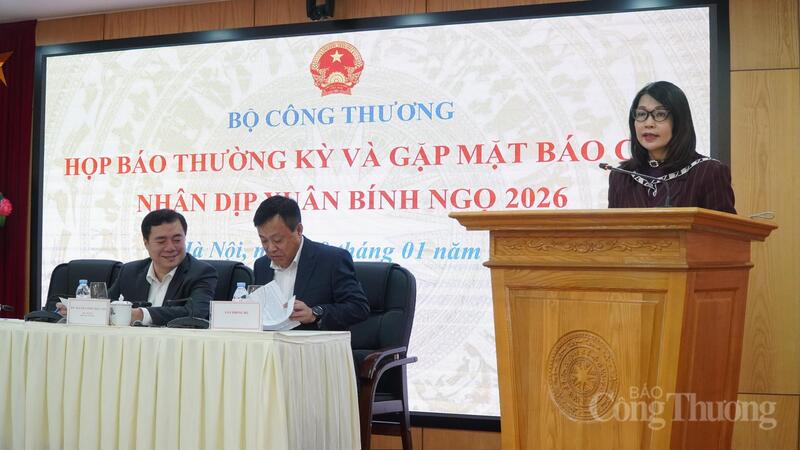 Bà Mai Thu Hiền - Phó Vụ trưởng Vụ Kế hoạch, Tài chính và Quản lý doanh nghiệp tóm tắt tình hình hoạt động công nghiệp, thương mại năm 2025.