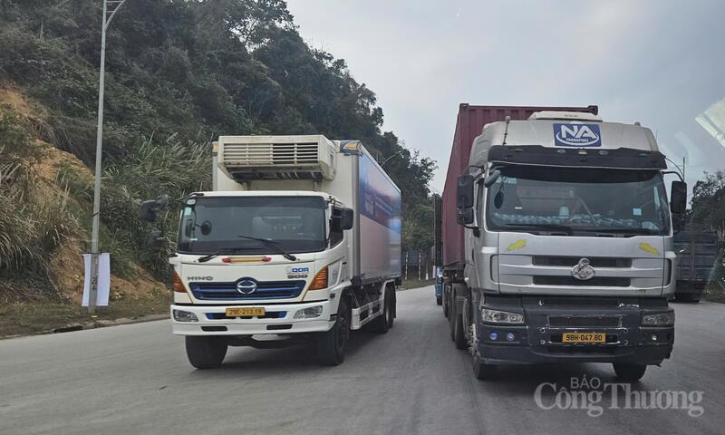 Công tác phối hợp giữa các lực lượng chức năng được tăng cường theo hướng chặt chẽ, linh hoạt, chủ động triển khai nhiều biện pháp để tạo điều kiện thuận lợi tối đa cho hoạt động xuất, nhập khẩu hàng hoá qua cửa khẩu.