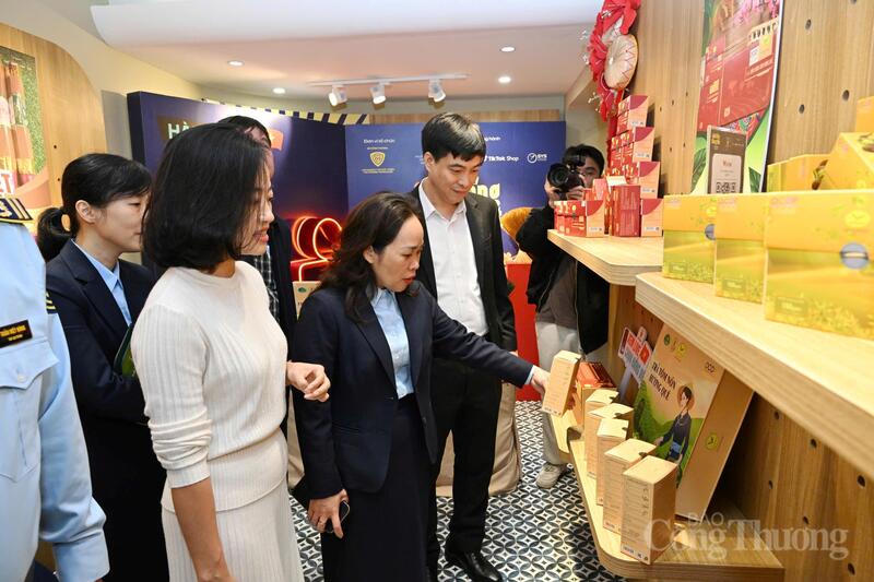 Không gian trưng bày, livestream Sức sống hàng Việt: ‘Đòn bẩy’ tiêu thụ hàng Việt - 3