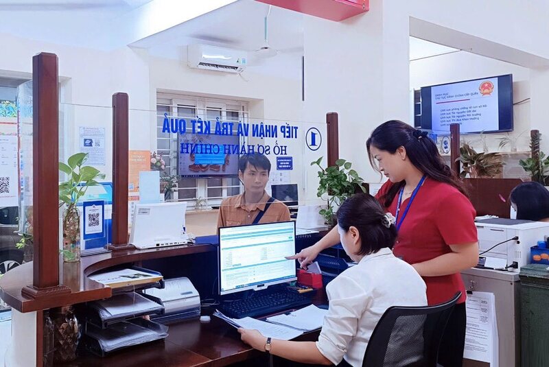 Tiếp tục rà soát, đề xuất loại bỏ các thủ tục rườm rà, chồng chéo dễ bị lợi dụng để tham nhũng, gây khó khăn cho người dân. Ảnh: baochinhphu.vn