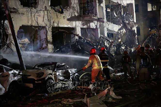 Địa điểm tại Tel Aviv, Israel bị thiệt hại do trúng tên lửa từ Iran ngày 1/3/2026. Ảnh: TTXVN