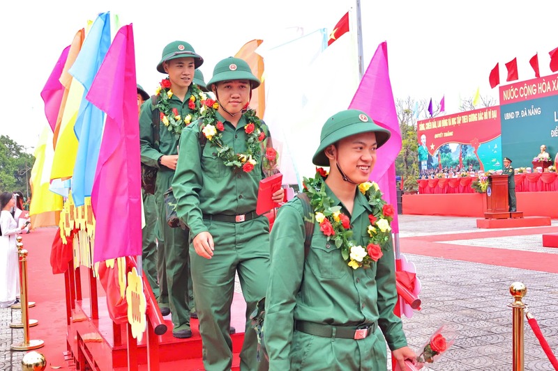 Hơn 4.600 công dân TP. Đà Nẵng lên đường nhập ngũ. Ảnh: Diễm Phúc