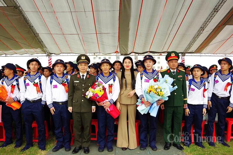 Thiếu tướng Nguyễn Xuân Thao, Giám đốc Công an tỉnh Hà Tĩnh đề nghị các đơn vị nhận quân tạo điều kiện tốt nhất để các tân binh sớm hòa nhập với môi trường quân ngũ, phấn đấu rèn luyện, trưởng thành, hoàn thành xuất sắc nhiệm vụ được giao. Cấp ủy, chính quyền địa phương thực hiện tốt chính sách hậu phương quân đội, tiếp tục quan tâm động viên, chăm lo, kịp thời giúp đỡ thiết thực đến các gia đình có con em lên đường nhập ngũ để các tân binh yên tâm thực hiện tốt nghĩa vụ quân sự.