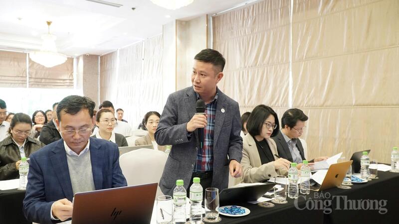 Đại diện Shopee nêu ý kiến tại hội thảo.