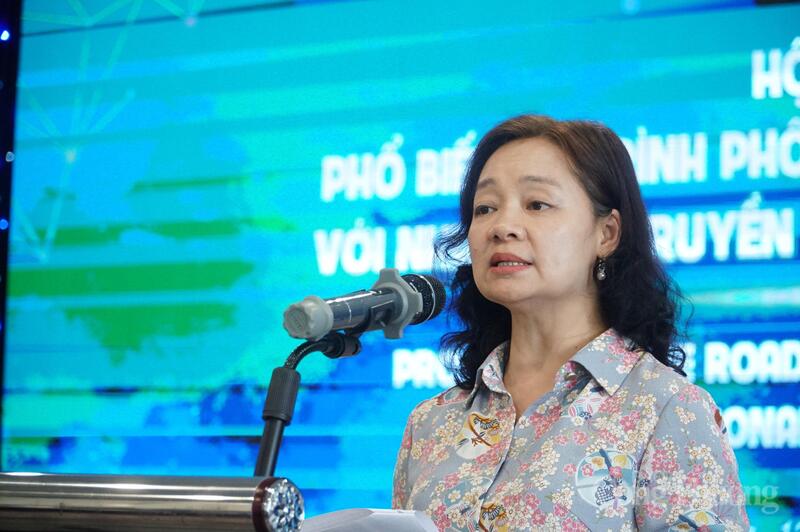 Cục trưởng Cục Đổi mới sáng tạo, Chuyển đổi xanh và Khuyến công Nguyễn Thị Lâm Giang phát biểu tại hội nghị.