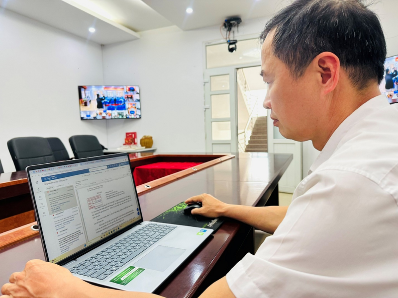 Tổ Kế hoạch - Kỹ thuật - An toàn - Đội Quản lý Điện lực khu vực Cát Hải ứng dụng khai thác quản lý sử dụng các phầm mềm quản lý máy biến áp, xuất nhập vật tư thiết bị, giám sát phụ tải lưới điện Recloser, LBS trên môi trường dữ liệu số GIS