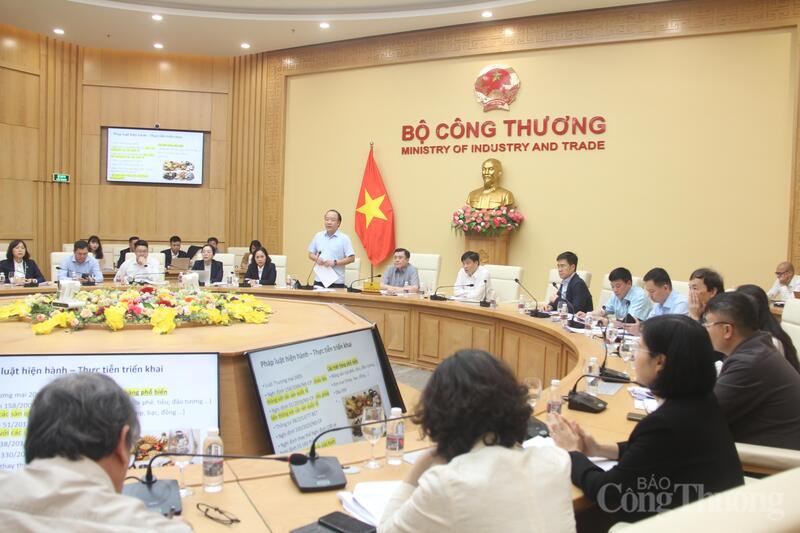 Ông Trần Hữu Linh - Cục trưởng Cục Quản lý và Phát triển thị trường trong nước chia sẻ một số thông tin về dự thảo Luật Giao dịch hàng hóa phái sinh