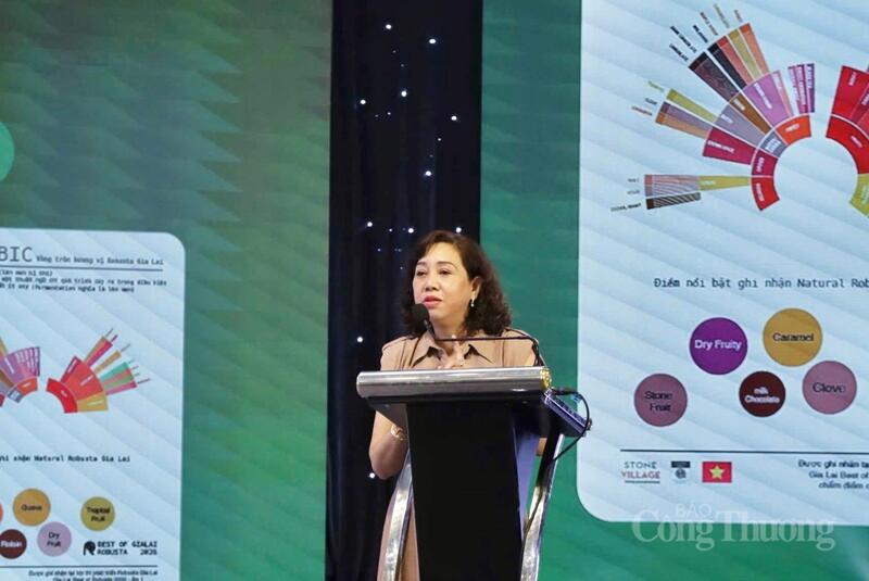 Bà Nguyễn Thị Bích Thu, Giám đốc Trung tâm Khuyến công và Xúc tiến thương mại (Sở Công Thương Gia Lai) phát biểu tại chương trình “Best of Robusta Gia Lai 2026”.
