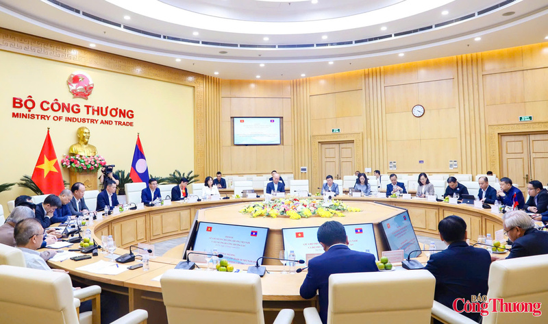 Toàn cảnh buổi tiếp và làm việc giữa Quyền Bộ trưởng Bộ Công Thương Việt Nam Lê Mạnh Hùng với Bộ trưởng Bộ Công Thương Lào Malaithong Kommasith.