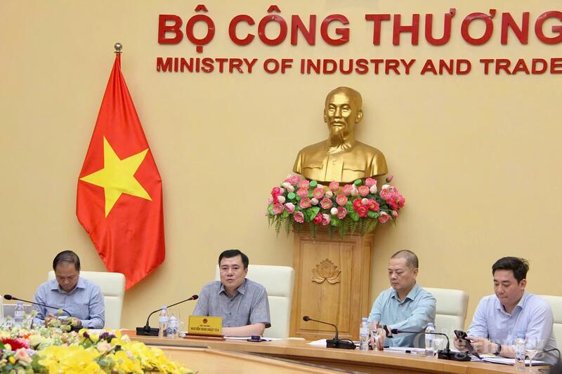 Bộ Công Thương lắng nghe ý kiến của các đơn vị về khả năng đưa E10 vào thị trường từ tháng 4/2026