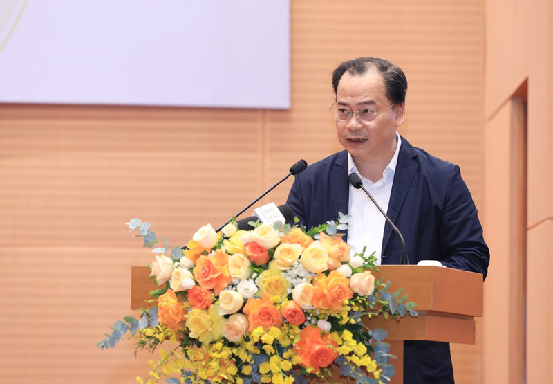 Phó Giám đốc Sở Nội vụ Nguyễn Mạnh Quân báo cáo tại hội nghị.