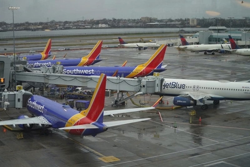 Ngành hàng không toàn cầu chao đảo do xung đột Trung Đông.