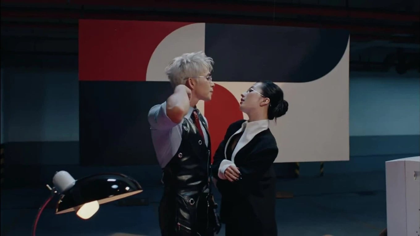 MV Truth or dare gây tranh cãi ngay sau khi ra mắt. Ảnh: Cắt từ video