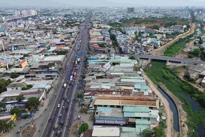 Tuyến đường mở mới phía Tây Bắc nối từ Vành đai 2 (Quốc lộ 1) đến ranh tỉnh Tây Ninh. Ảnh: Anh Tú