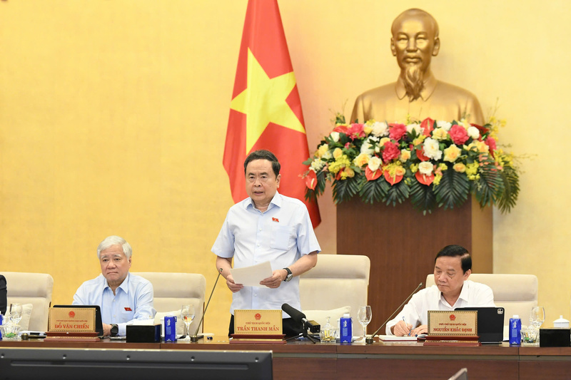 Chủ tịch Quốc hội đề nghị các đồng chí Ủy viên Uỷ ban Thường vụ Quốc hội phát huy tối đa tinh thần trách nhiệm, phát biểu ngắn gọn, đi thẳng vào vấn đề. Ảnh: Lâm Hiển