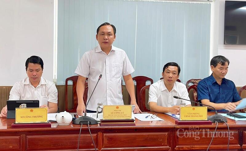 Ông Lê Công Lý - Phó Chủ tịch UBND TP. Cần Thơ, phát biểu tại buổi làm việc. Ảnh: Khánh Ngọc.
