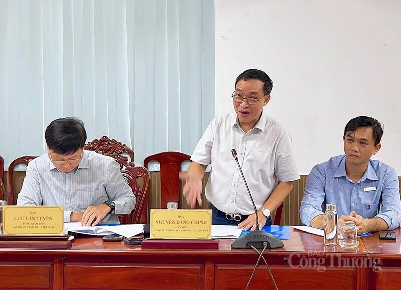 Ông Nguyễn Đăng Chinh - Giám đốc Petrolimex Cần Thơ, báo cáo và đề xuất nghiên cứu đầu tư mở rộng dự án trên địa bàn. Ảnh: Khánh Ngọc.