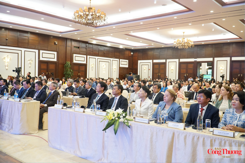 Các đại biểu tham dự chương trình