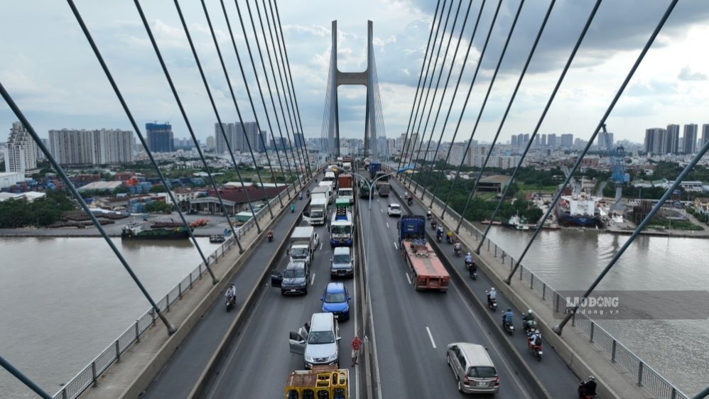 Cầu Phú Mỹ dự kiến mở rộng lên tối thiểu 8 làn xe.  Ảnh: Anh Tú