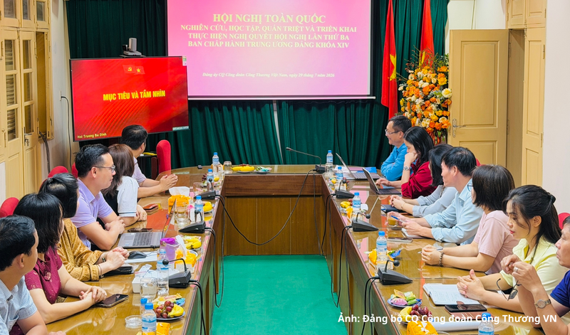 Đảng viên tham dự học tập quán triệt nghị quyết tại điểm cầu Đảng bộ Cơ quan Công đoàn Công Thương Việt Nam.