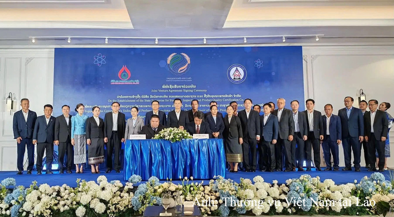 Lễ ký kết hợp đồng liên doanh thành lập Công ty Kiểm định và chứng nhận hàng hóa nhà nước Lào.