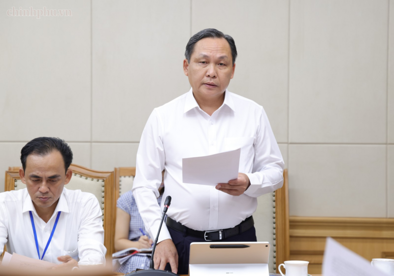 Phó Chủ tịch Thường trực UBND thành phố Cần Thơ Lê Công Lý báo cáo tại cuộc họp - Ảnh: VGP/Gia Huy