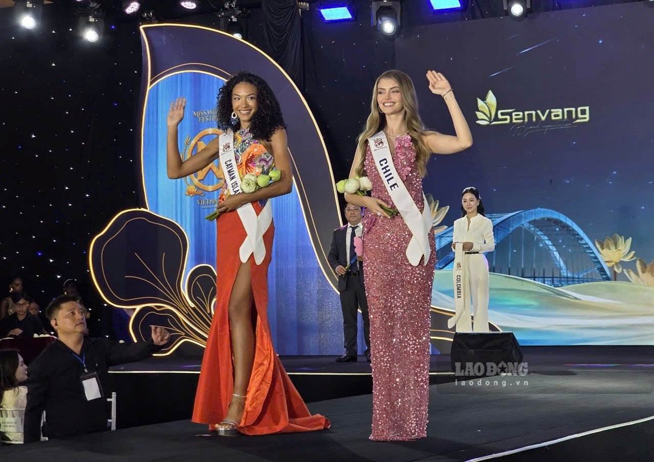 Các thí sinh tại Lễ trao sash Miss World 2026. Ảnh: Hoàng Hoan