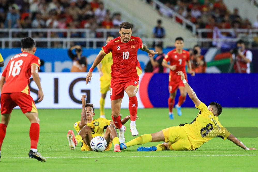 Tuyển Việt Nam sẽ có lần thứ 3 liên tiếp gặp tuyển Thái Lan ở chung kết ASEAN Cup. Ảnh: Minh Dân