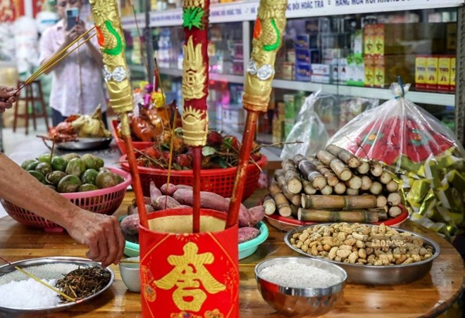 Tháng 7 âm lịch, cúng gia tiên trước hay cúng cô hồn trước