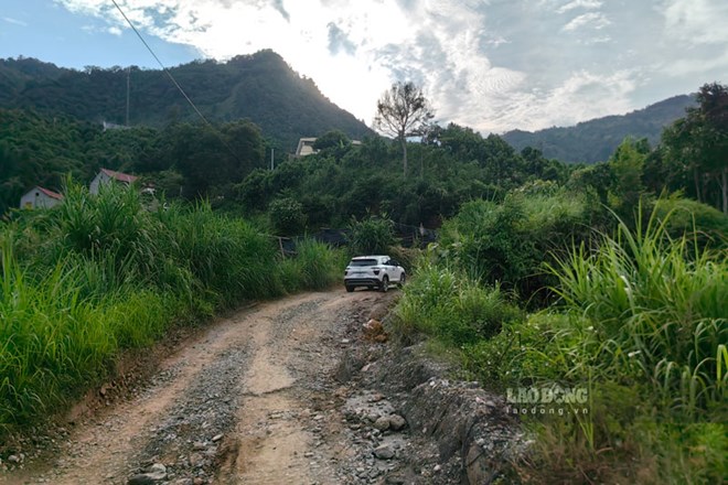 15 km đường xuống cấp, người dân vùng cao Lào Cai chật vật đi lại
