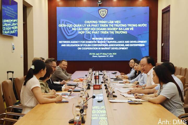 Cục Quản lý và Phát triển thị trường trong nước làm việc với đoàn doanh nghiệp Ba Lan.