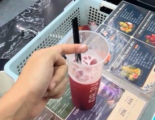 Công an làm việc với người trong cuộc vụ du khách nghi nước ép bị mốc