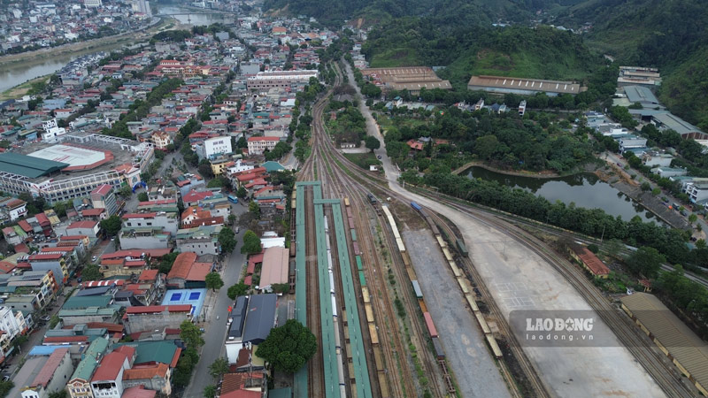 Một góc ga đường sắt tại phường Lào Cai. Ảnh: Đinh Đại