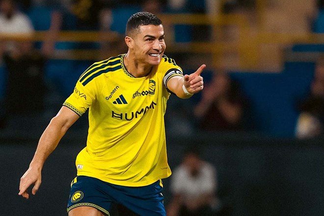 Ronaldo ghi 3 bàn trong 15 phút, Al-Nassr thắng nghẹt thở